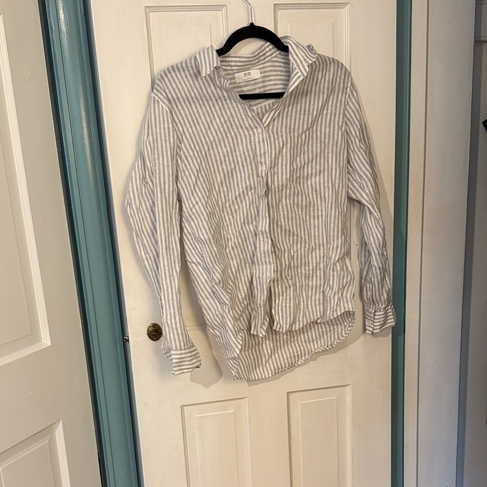Uniqlo Men's Casual Striped Button Down Shirt - White and Blue